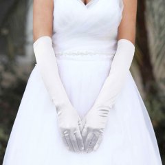 Långa vita handskar till bal eller bröllop