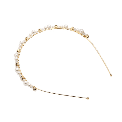 Klassiskt diadem med pärlor till fest och bröllop