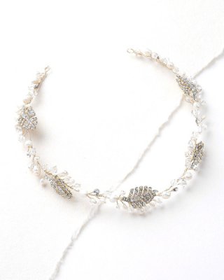 diadem till bal- eller bröllopsfrisyren