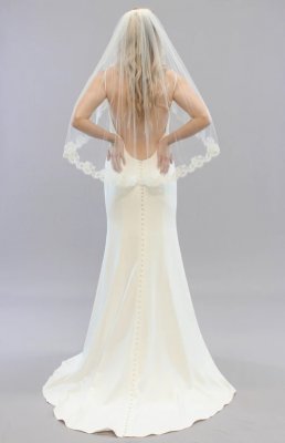 exklusiv handsydd brudslöja med spets